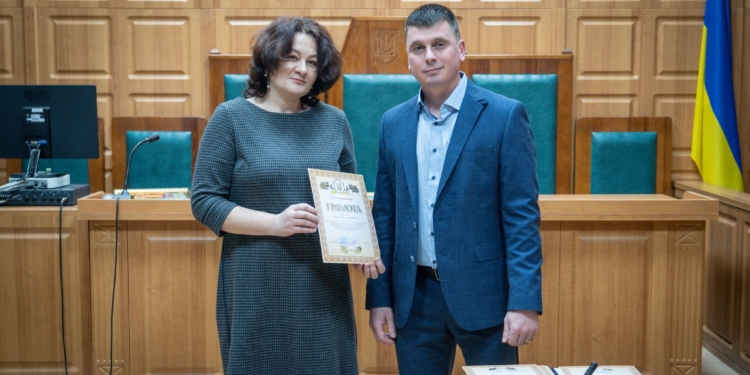 У Тернопільському міськрайонному суді привітали працівників з професійним святом