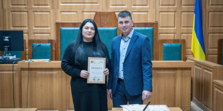 У Тернопільському міськрайонному суді привітали працівників з професійним святом