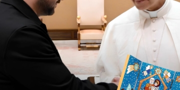 Різдвяну шопку від «Кози Дерези» з Тернополя представили на аудієнції президента Зеленського у Папи Римського