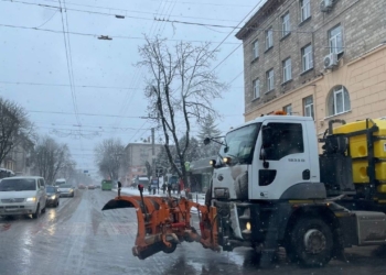 У Тернополі комунальники працюють у посиленому режимі через снігопад