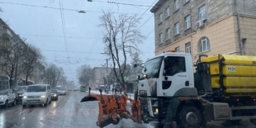 У Тернополі комунальники працюють у посиленому режимі через снігопад