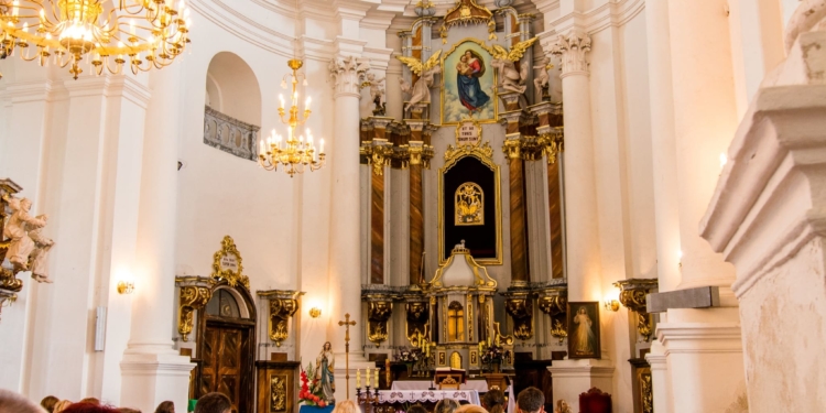 Унікальний храм з історією королівських масштабів: костел Святої Трійці у Микулинцях на Тернопільщині