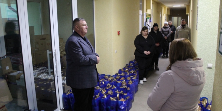 У Великогаївській громаді розпочали передачу різдвяних подарунків родинам військових і вразливим категоріям