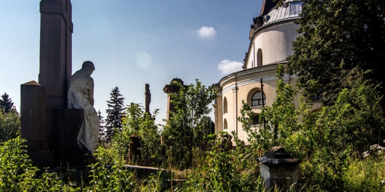 Унікальний храм з історією королівських масштабів: костел Святої Трійці у Микулинцях на Тернопільщині