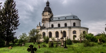 Унікальний храм з історією королівських масштабів: костел Святої Трійці у Микулинцях на Тернопільщині