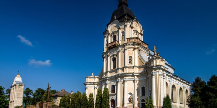 Унікальний храм з історією королівських масштабів: костел Святої Трійці у Микулинцях на Тернопільщині