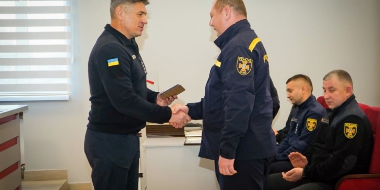 У Тернополі відзначили 39 рятувальників державними та відомчими нагородами