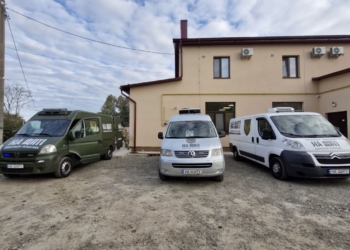 У Тернополі за короткий термін облаштували територію біля ритуального залу лікарні, де прощаються з Героями