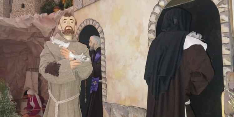 У найбільшу в Україні тернопільську шопку додали будинок, у який влучила ракета