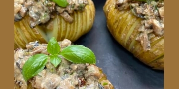 запечена картопля у грибному соусі