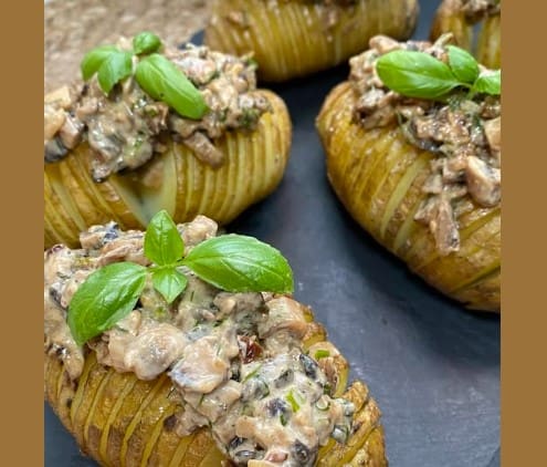 Як приготувати запечену картоплю у вершково-грибному соусі