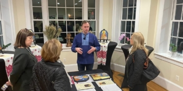 “Одну з робіт презентували у Луврі”: художник Андрій Охотський з Тернопільщини пише ікони та допомагає ЗСУ