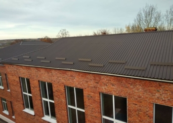 У школі села Осівці на Тернопільщині завершили ремонт даху за кошти громади