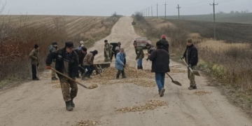 самоорганізований ремонт місцевої дороги