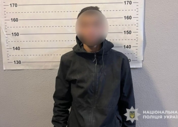 У Тернополі 17-річний хлопець викрав смартфон із магазину: збитки майже 4 тисячі гривень