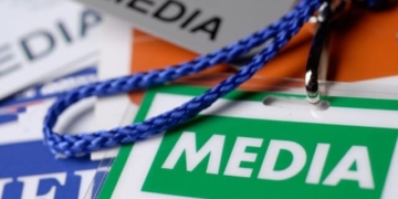 Незалежні медіа взяли гору над анонімними каналами у ключових розслідуваннях