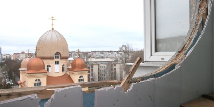 Поранений під час обстрілу тернополянин власними силами відновлює помешкання