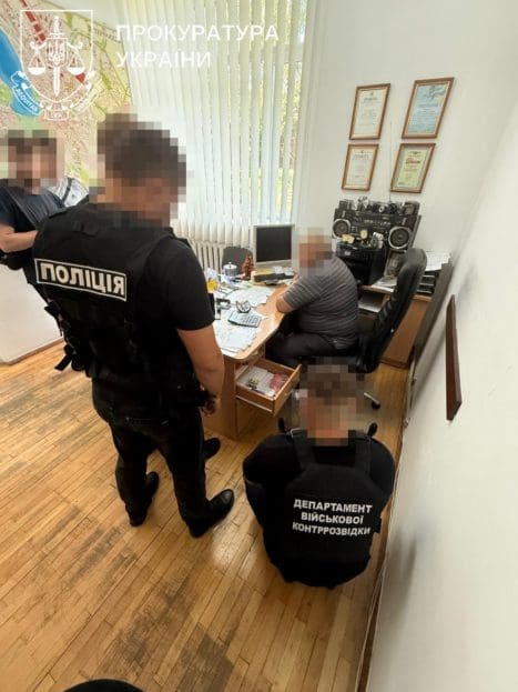 У Тернополі судитимуть головного інженера ЖЕКу за отримання 10 000 доларів хабаря