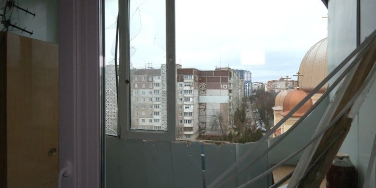 Поранений під час обстрілу тернополянин власними силами відновлює помешкання