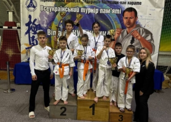 Тернопільські каратисти вибороли 21 медаль на Всеукраїнському турнірі пам’яті Віталія Кушнірика