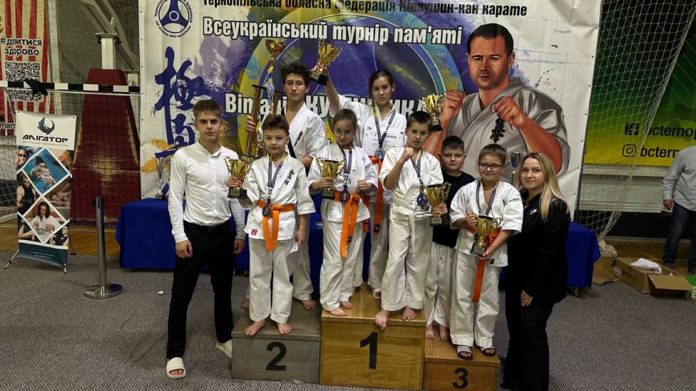 Тернопільські каратисти вибороли 21 медаль на Всеукраїнському турнірі пам’яті Віталія Кушнірика