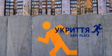 Тернополянка поскаржилася, що охоронець дитсадка №31 відмовляється пускати людей в укриття