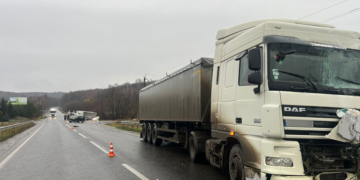 У Кременці зіткнулися дві вантажівки: одного з водіїв затримали за керування напідпитку