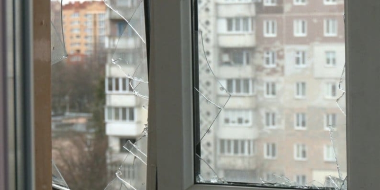 Поранений під час обстрілу тернополянин власними силами відновлює помешкання