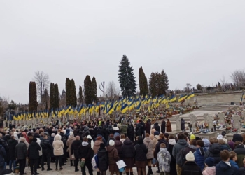 лампадки з Вифлеємським вогнем миру