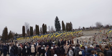 лампадки з Вифлеємським вогнем миру