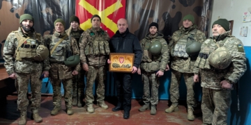 Мер Тернополя Сергій Нaдaл нa фронті передaв облaднaння для кількох підрозділів