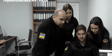 Customs Inside: молодь обирає митницю