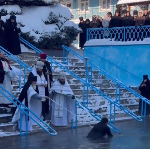 Освячення води російською мовою відбулося на джерелі святої Анни (відео)