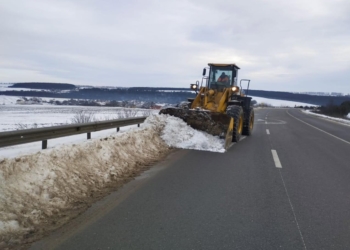 Проїзд трасами Тернопільщини забезпечений: залучили близько 30 одиниць спецтехніки та понад 50 працівників