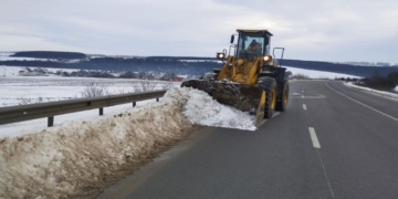 Проїзд трасами Тернопільщини забезпечений: залучили близько 30 одиниць спецтехніки та понад 50 працівників
