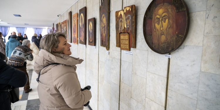 У Тернополі відкрили виставку ікон Володимира Шерстія «З вірою до Перемоги»