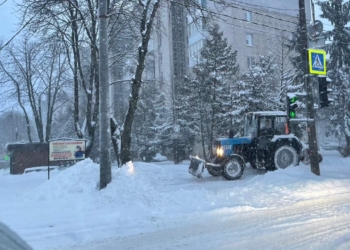 У Тернополі через сильний снігопад комунальники працюють цілодобово