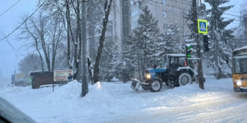 У Тернополі через сильний снігопад комунальники працюють цілодобово