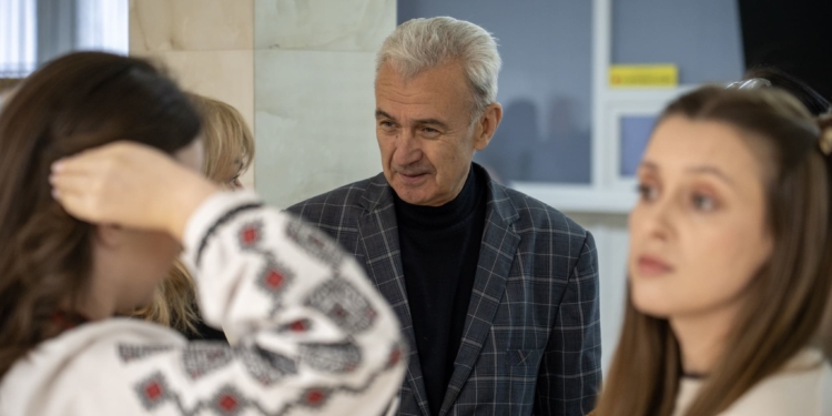 У Тернополі відкрили виставку ікон Володимира Шерстія «З вірою до Перемоги»