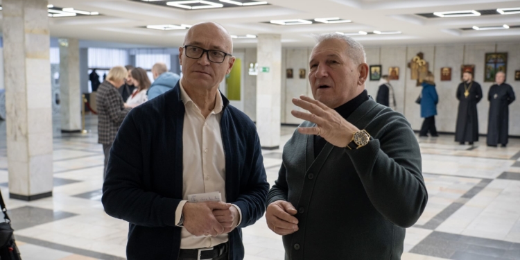 У Тернополі відкрили виставку ікон Володимира Шерстія «З вірою до Перемоги»