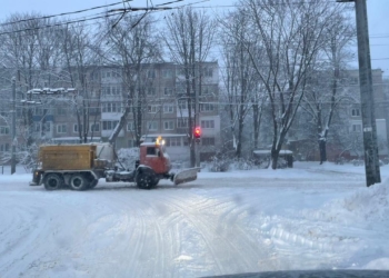 У Тернополі через сильний снігопад комунальники працюють цілодобово