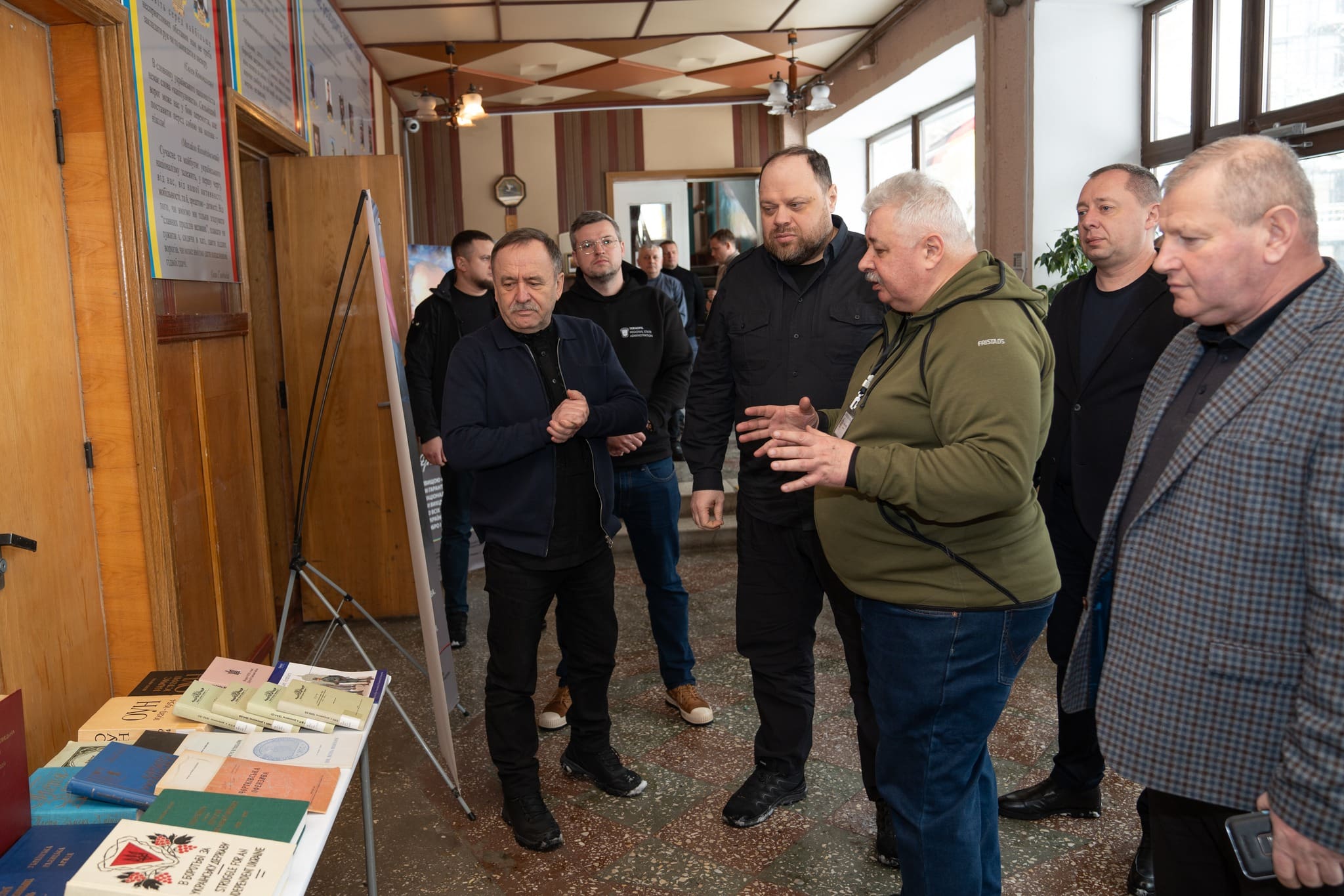 Руслан Стефанчук у Тернополі взяв участь у презентації в музеї унікальних фондів, переданих з Канади