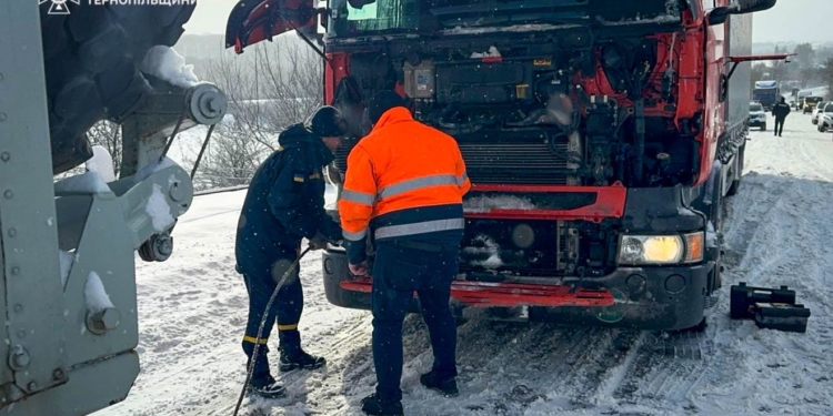 Рятувальники Тернопільщини працюють у посиленому режимі через негоду