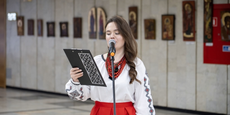 У Тернополі відкрили виставку ікон Володимира Шерстія «З вірою до Перемоги»