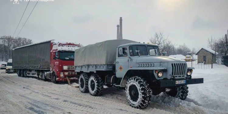 Рятувальники Тернопільщини працюють у посиленому режимі через негоду