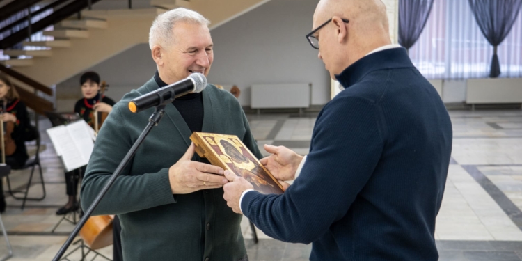 У Тернополі відкрили виставку ікон Володимира Шерстія «З вірою до Перемоги»