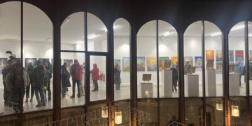 виставкою художника Олега Шупляка у Франції