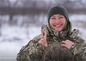 Мама пʼятьох дітей стала операторкою дронів у бойовій бригаді