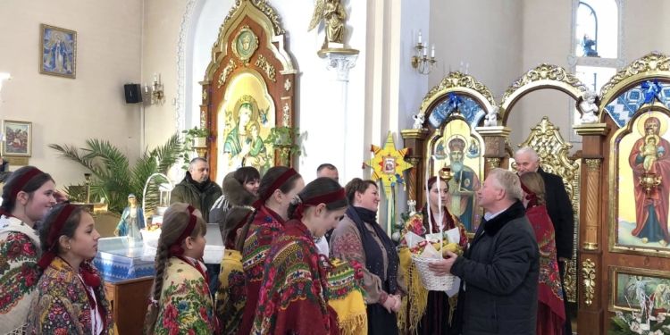 У Білецькій громаді провели Розколяду на підтримку ЗСУ