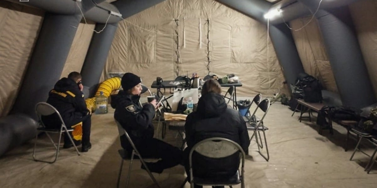 Рятувальники Тернопільщини долучилися до ліквідації наслідків ударів по критичній інфраструктурі Києва